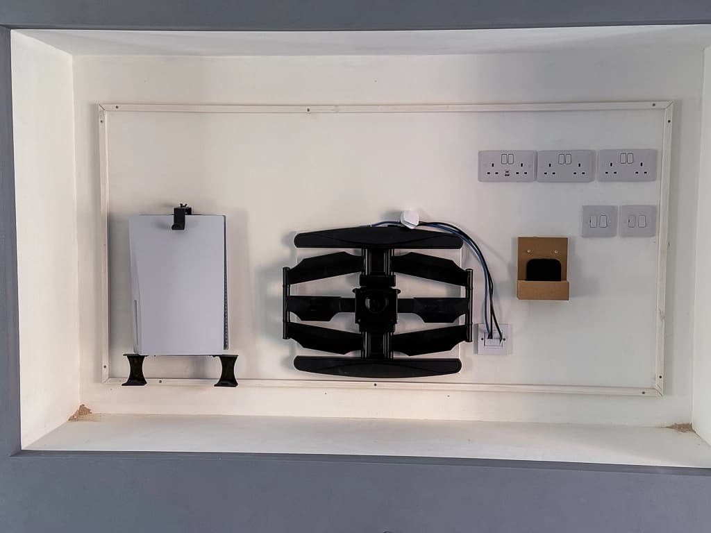 Mounting the PS5 and Apple TV behind the TV